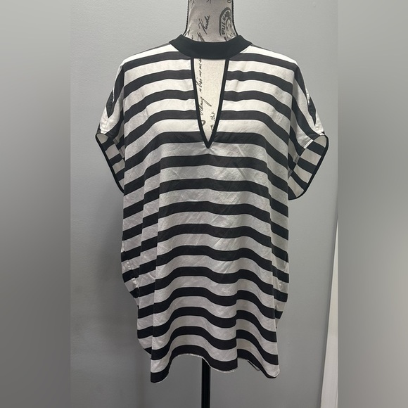 🖤✨ Luxe to Deluxe Striped Blouse - Size 10  ✨🖤 - Picture 2 of 12